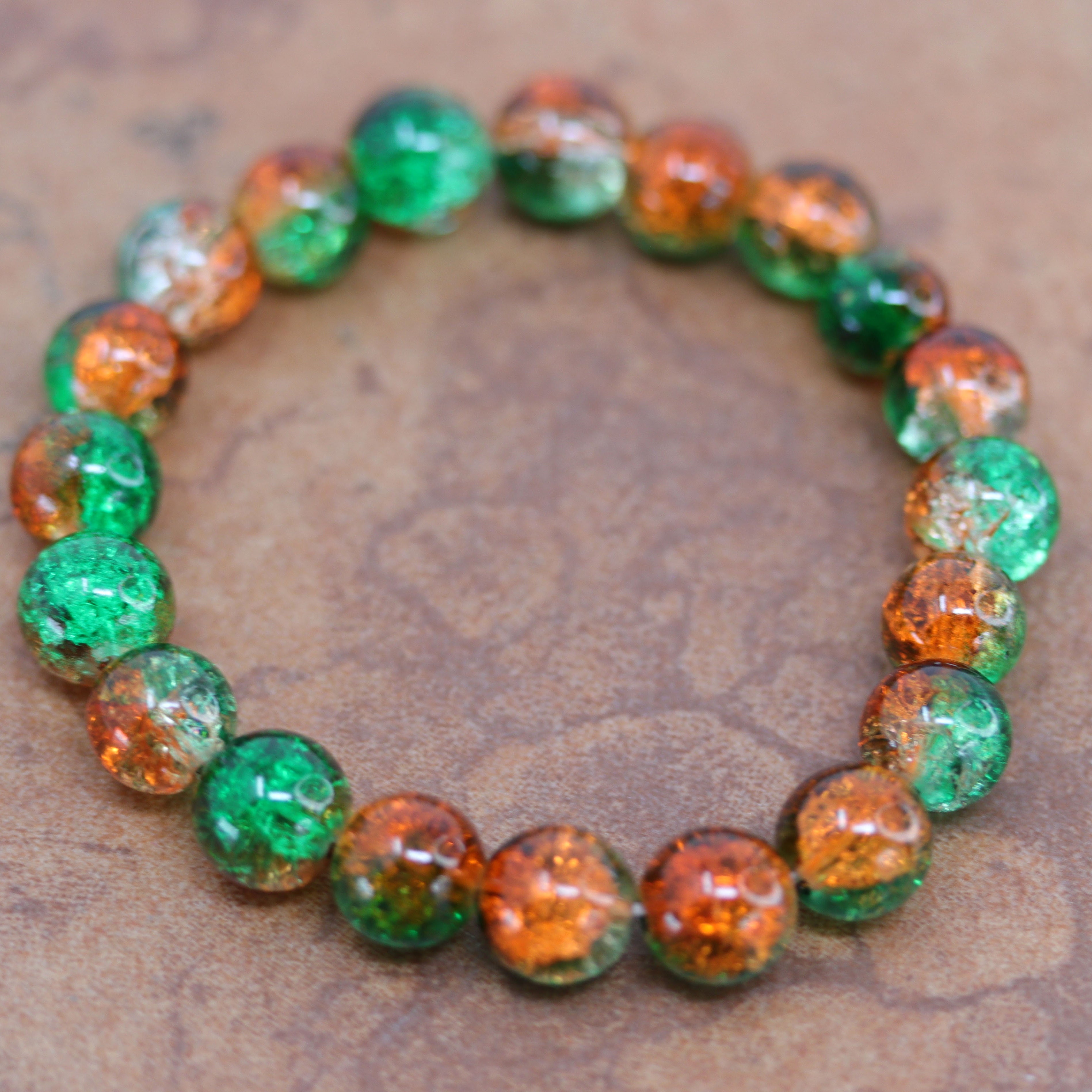 A beautiful bubble bracelet with crackle crystal quartz gemstones. It fits sizes 6" (more loose) to about 9" (tighter fit). The width of the bracelet is 10 mm.